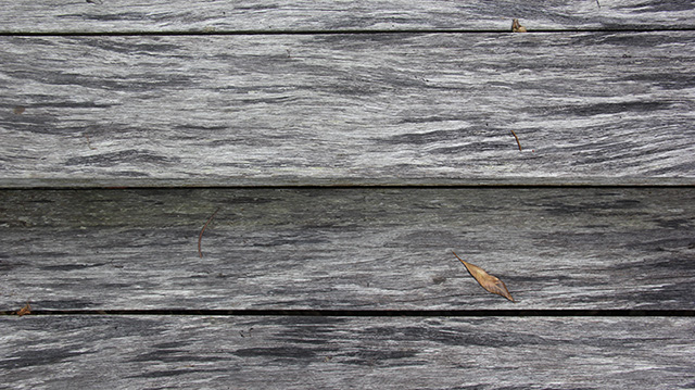 Picture of dry wood illustrating the need for deck oiling, timber maintenance